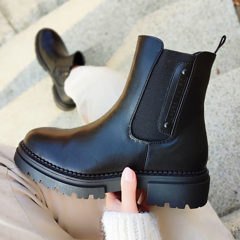 Ladies' black boots with a thick sole 1