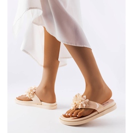 Beige flip-flops decorated with Caresse flowers 1