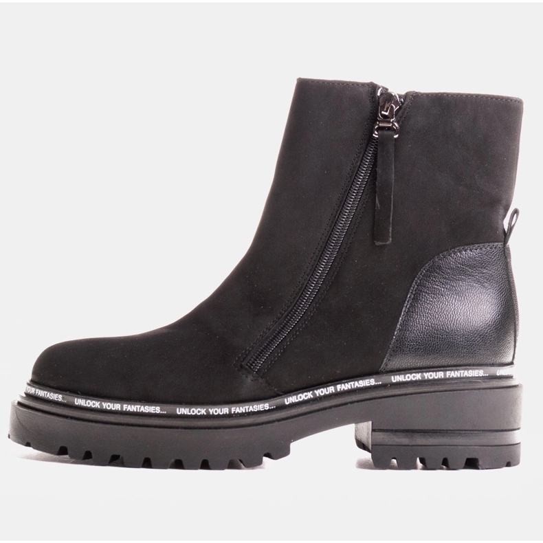 Marco Shoes Smooth women's boots with an interesting, thick bottom black 1