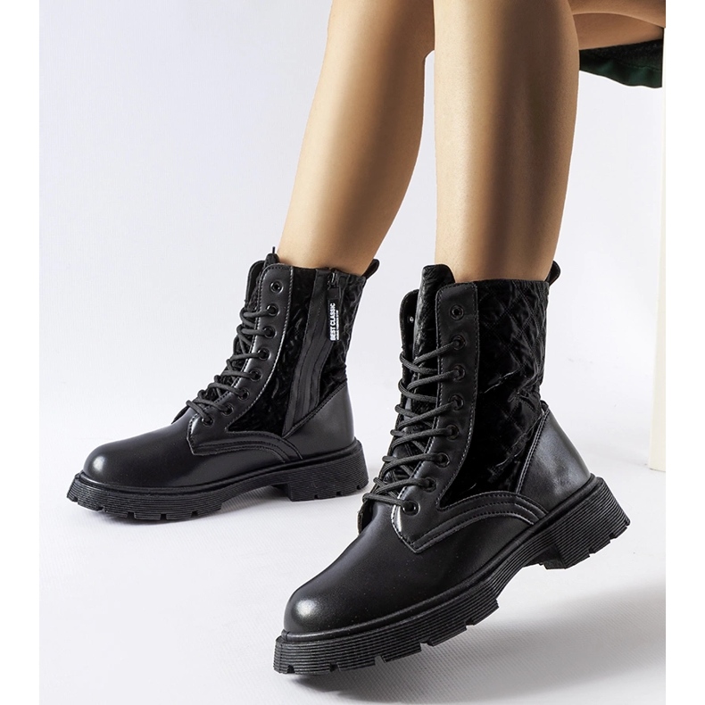 Black boots decorated with Jalbert quilting 1