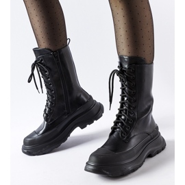 Black workers' shoes with a thick black Crosia sole 2