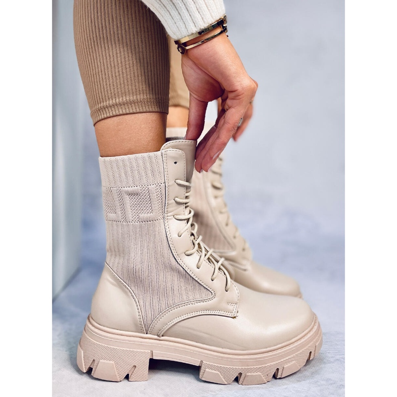Workers with a flexible Calling Beige upper 2