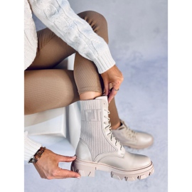 Workers with a flexible Calling Beige upper 1