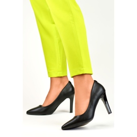 Black pumps with a thick stiletto heel 1