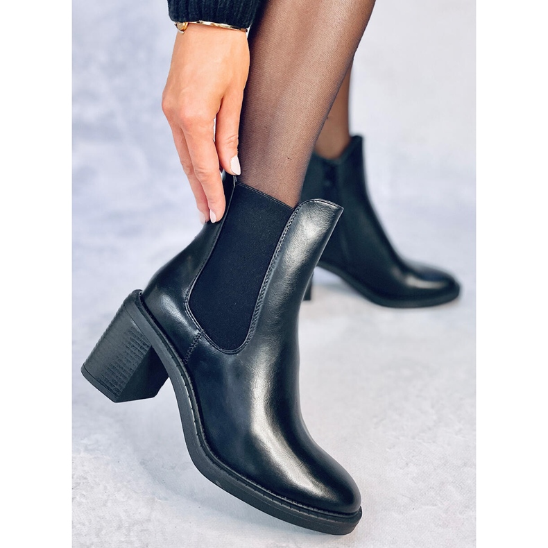 Classic Clea Black high-heeled boots 2