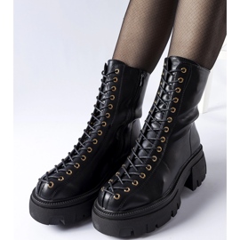 Black insulated boots decorated with Amla binding 1