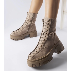 Brown boots decorated with Amol binding 1