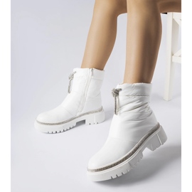 White snow boots decorated with Giusti zircons 1