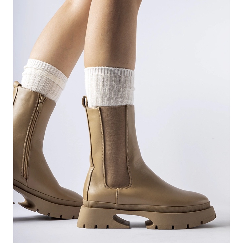 Brown insulated boots by Mombello 1