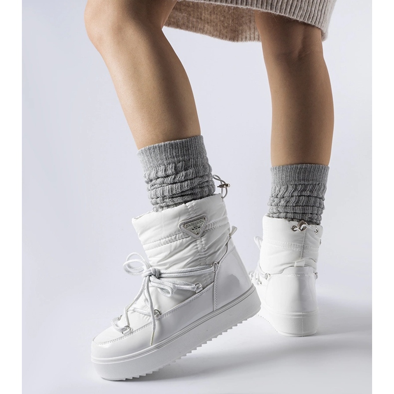 White insulated snow boots with elastic Oslavia 1