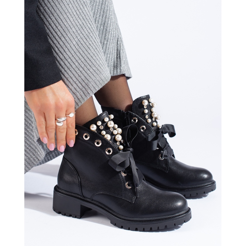 Black workers' boots with Shelovet pearls 1