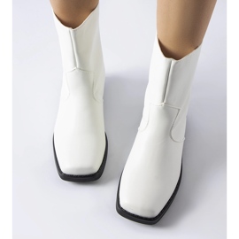 White insulated ankle boots with a square toe Bel 1