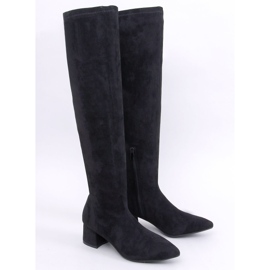 Diondre Black low-heeled musketeers 1