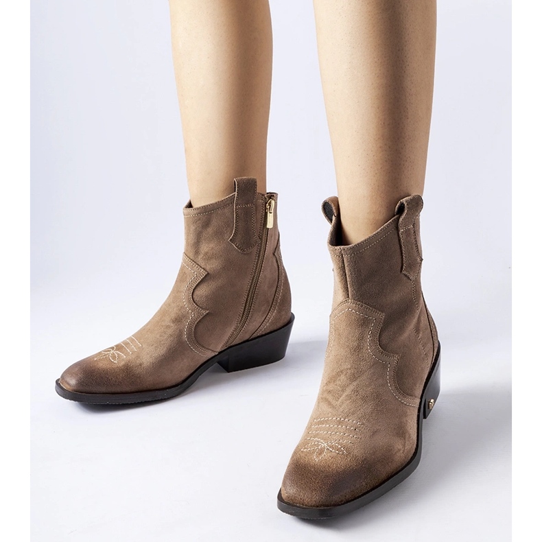 Beige leather ankle boots with a low heel Karino 1