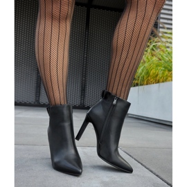 Black ankle boots with a ruffle on a Roger stiletto 1