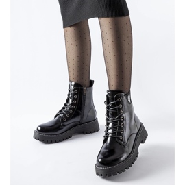 Black, insulated, lacquered Bungana workers 1