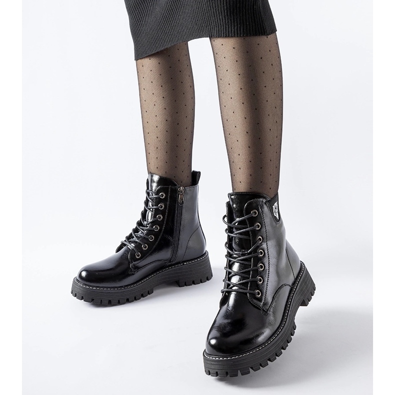 Black, insulated, lacquered Bungana workers 1