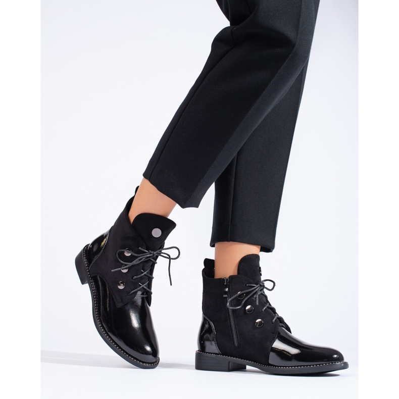 Women's lace-up boots with a flat heel black 1