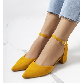 Mustard Litze pumps yellow 1