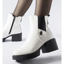 White insulated boots with a massive block 1