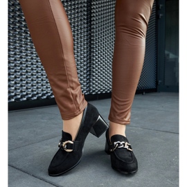 Black pumps with an eco-suede block 1