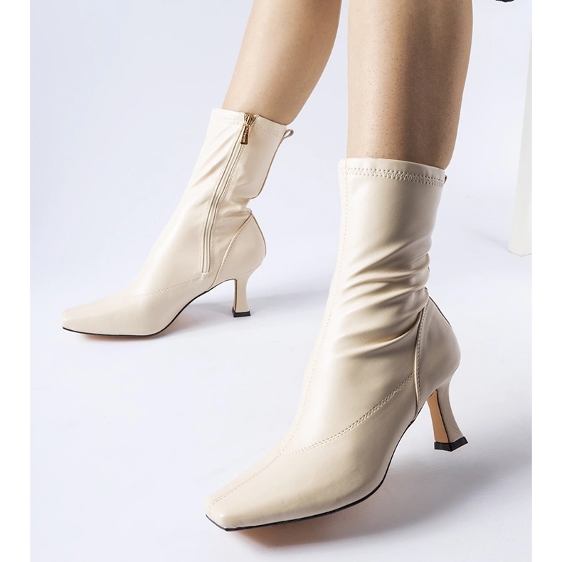 Beige low-heeled boots 1