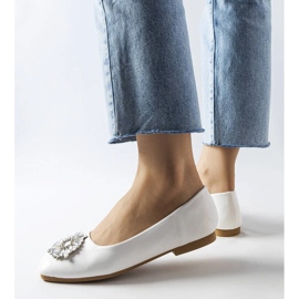 White ballerinas with a Miren brooch 1