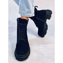 Dazy Black suede workers 2