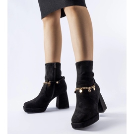 Black insulated ankle boots with a Saviore pendant 1