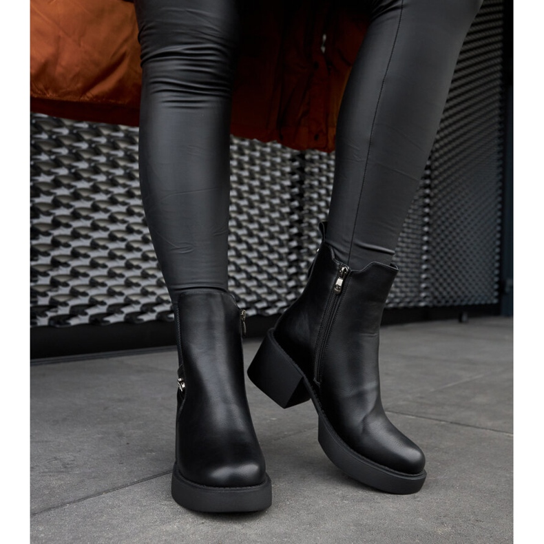 Black insulated ankle boots with an Albert block 1