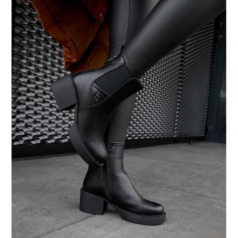 Black insulated ankle boots with an Albert block 2