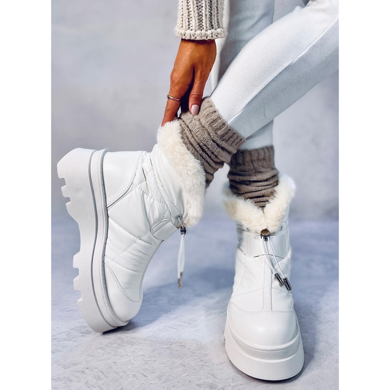 Tavaris White snow boots with fur 2