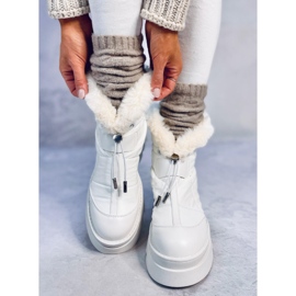 Tavaris White snow boots with fur 1