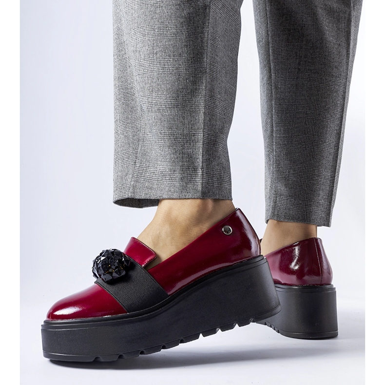 Burgundy patent shoes on the Edma platform red 1