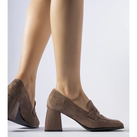 Brown pumps with a patent Mill heel 1