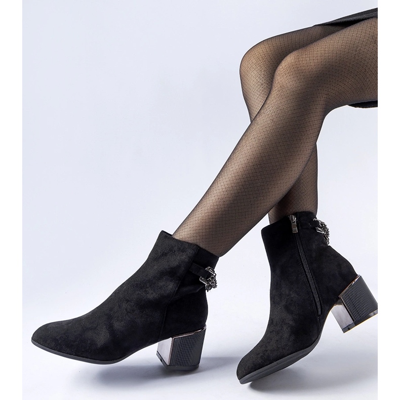 Black ankle boots with a Fenughedu eco-suede chain 1