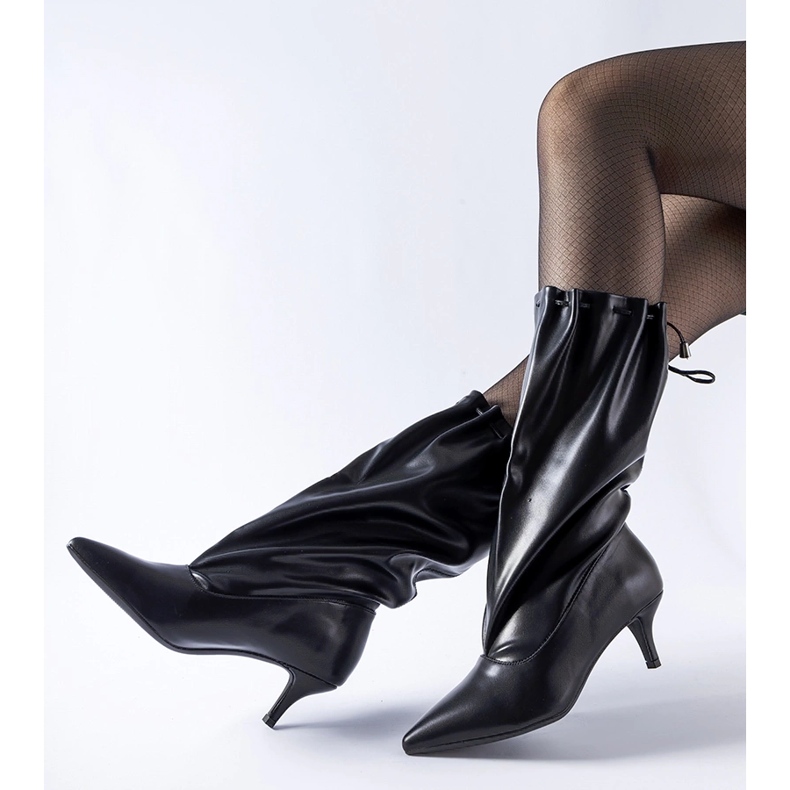 Black boots with a low heel from Deserres 1