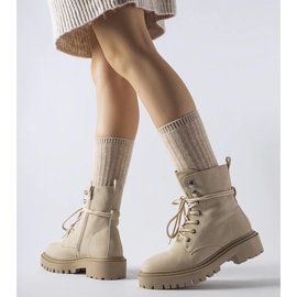 Beige flat boots with Brattle protector 1