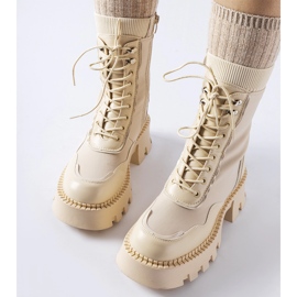 Beige workers' shoes with a massive Olona sole 2