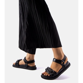 Black sports sandals with chain from Machesney 1