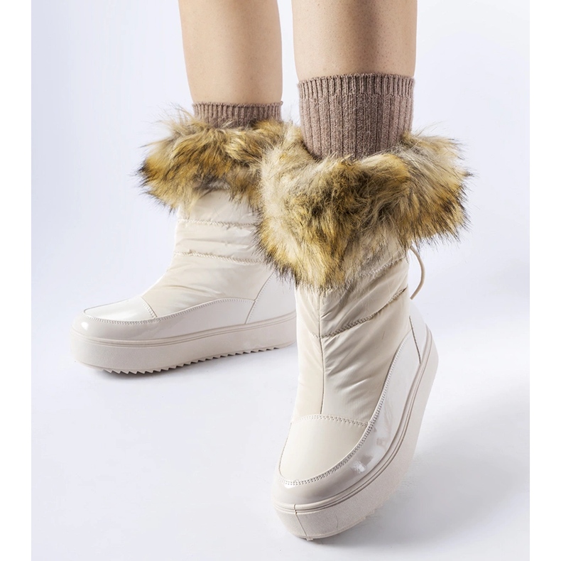 Beige snow boots with decorative fur from Igne 1 Beige snow boots with decorative fur from Igne 1