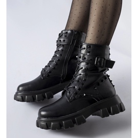 Black workers' boots decorated with Chamberlain studs 1