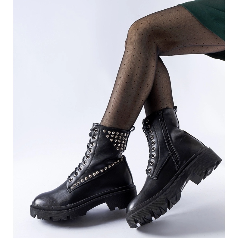Black workers' boots decorated with Bobbitt studs 1