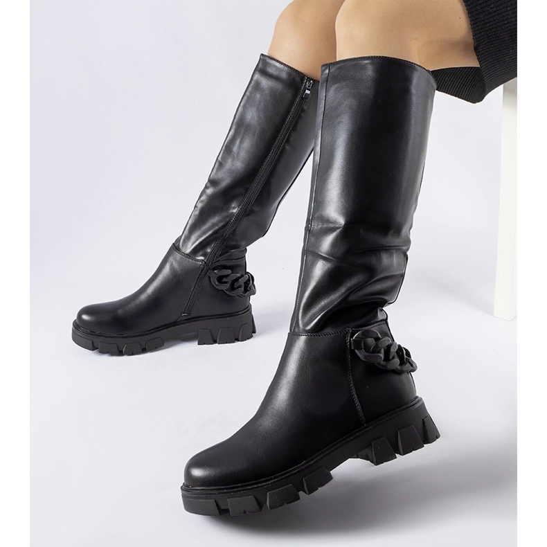 Black flat boots with a chain Armand 1