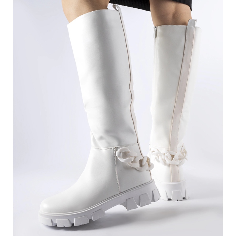 White flat boots with a chain from Armand 1