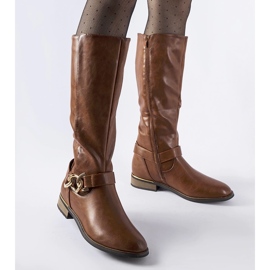 Brown insulated boots decorated with an Ortega buckle 1