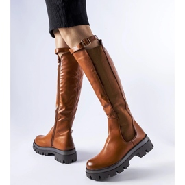 Brown massive boots decorated with a Stuart belt 1