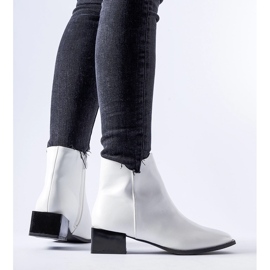 White insulated square heel boots Boris 1