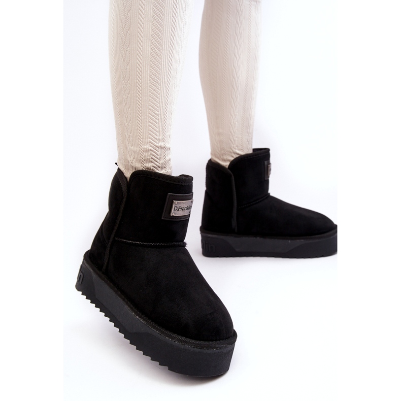 Vegan waterproof women's snow boots on the D.Franklin black platform 2