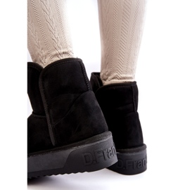 Vegan waterproof women's snow boots on the D.Franklin black platform 4